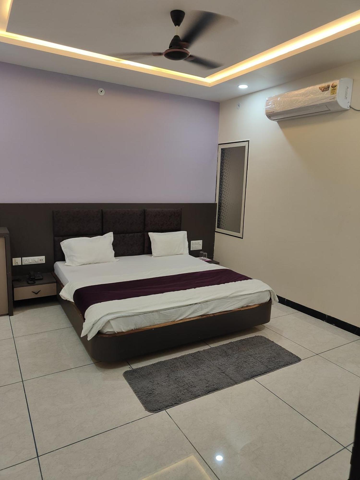 Maheshwar Yashomati Hotel מראה חיצוני תמונה