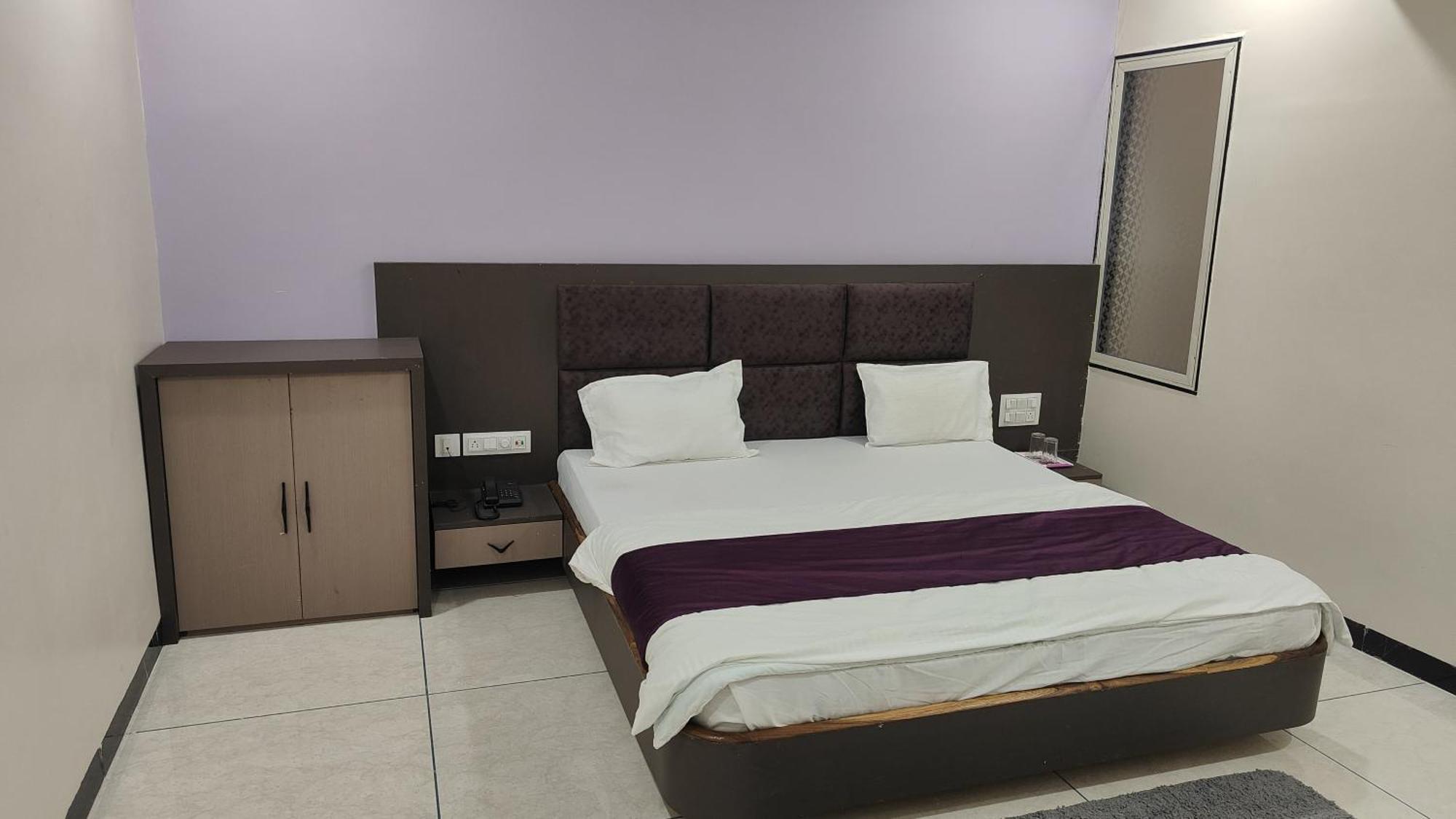 Maheshwar Yashomati Hotel מראה חיצוני תמונה