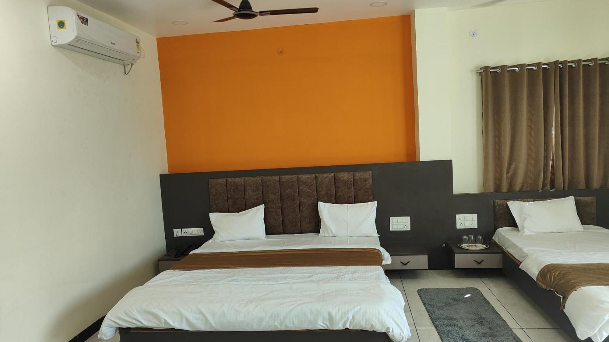 Maheshwar Yashomati Hotel מראה חיצוני תמונה