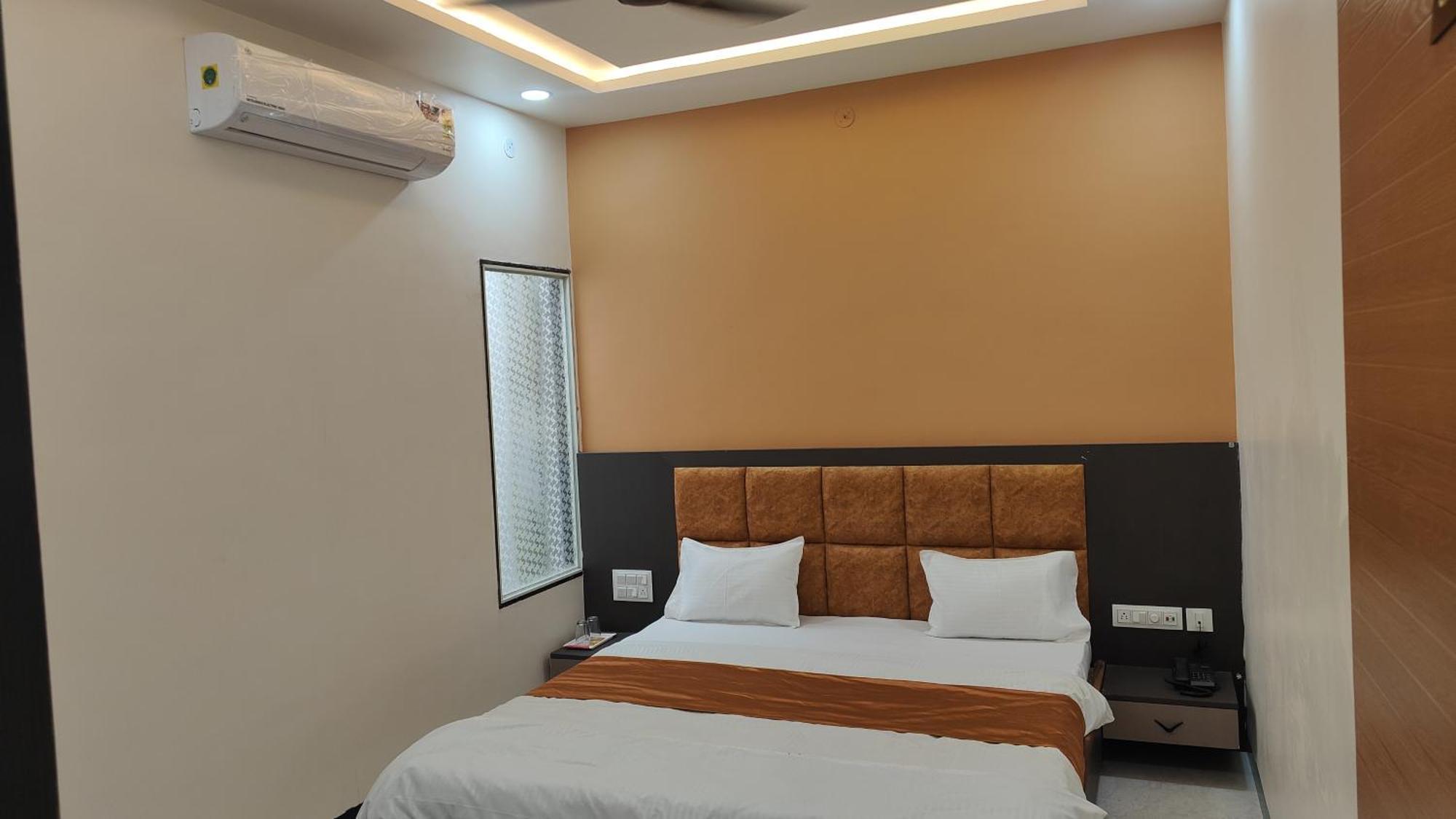 Maheshwar Yashomati Hotel מראה חיצוני תמונה